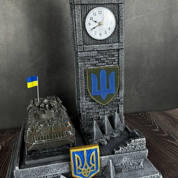 Підставка з годинником БТР-82А, подарунковий сувенір для військового з місцем під шеврон 11409 фото