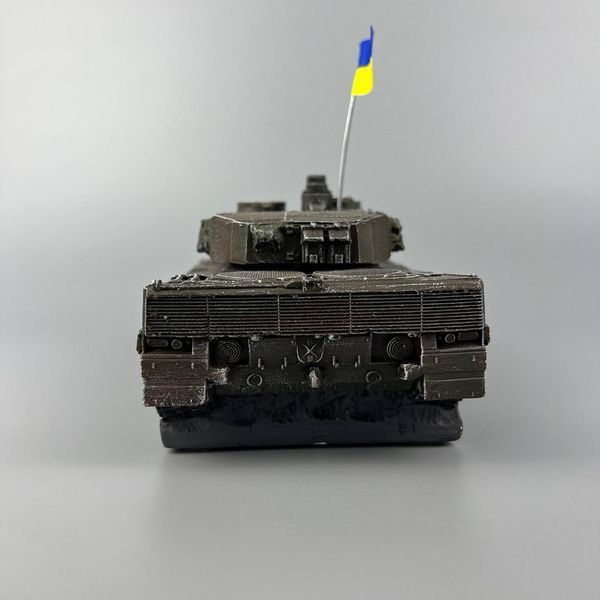Подарунковий патріотичний сувенір ручної роботи, статуетка з гіпсу танка Leopard 2A6 10540 фото