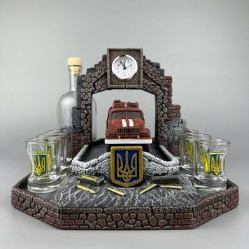 Гіпсовий міні-бар з годинником рятувальнику ДСНС, оригінальна статуетка ручної роботи з пожежною машиною 11677-2 фото